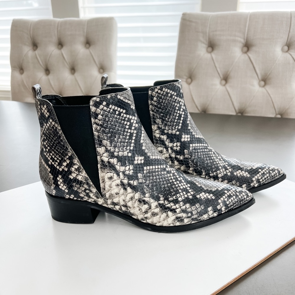 Marc fisher mlyale snakeskin booties size 9.5